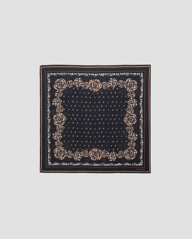 Adrian - Leo Scarf
