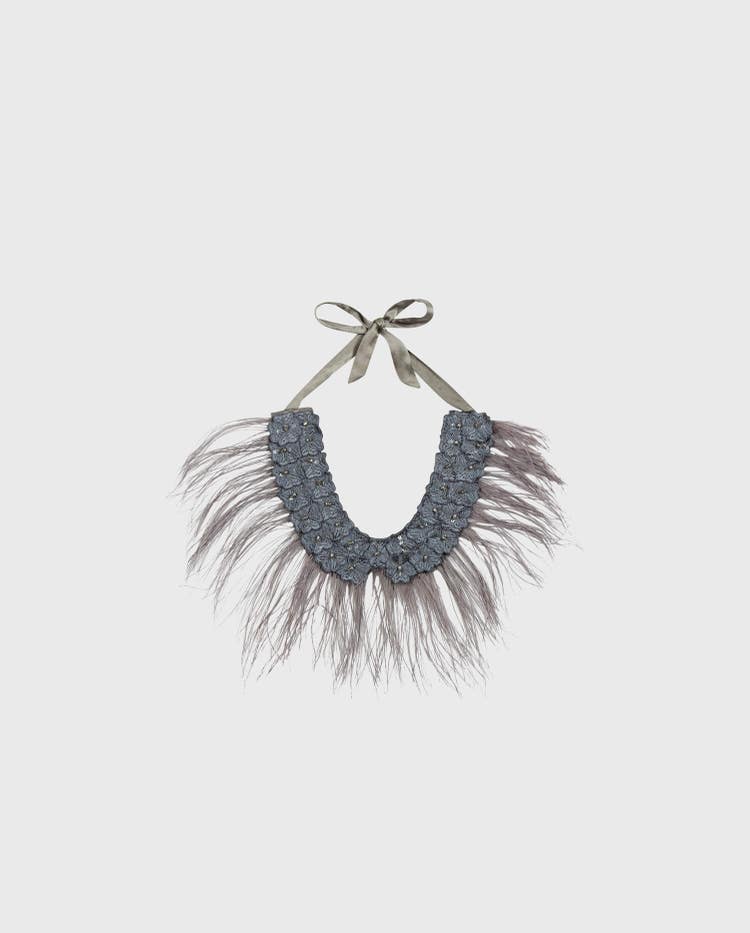 Al - Grey: Grey ostrich feather collar | Anne