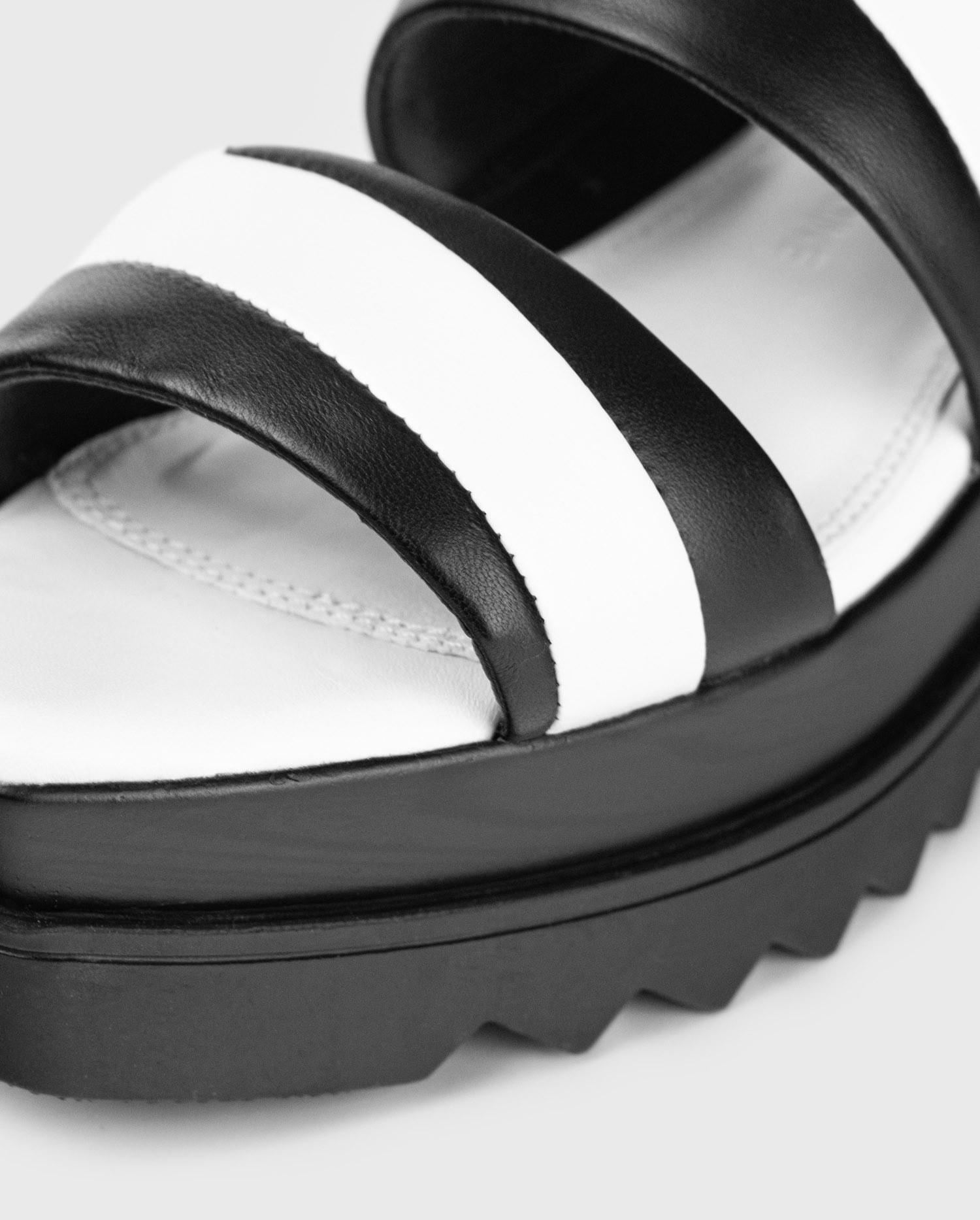 Arista Flatform Sandal