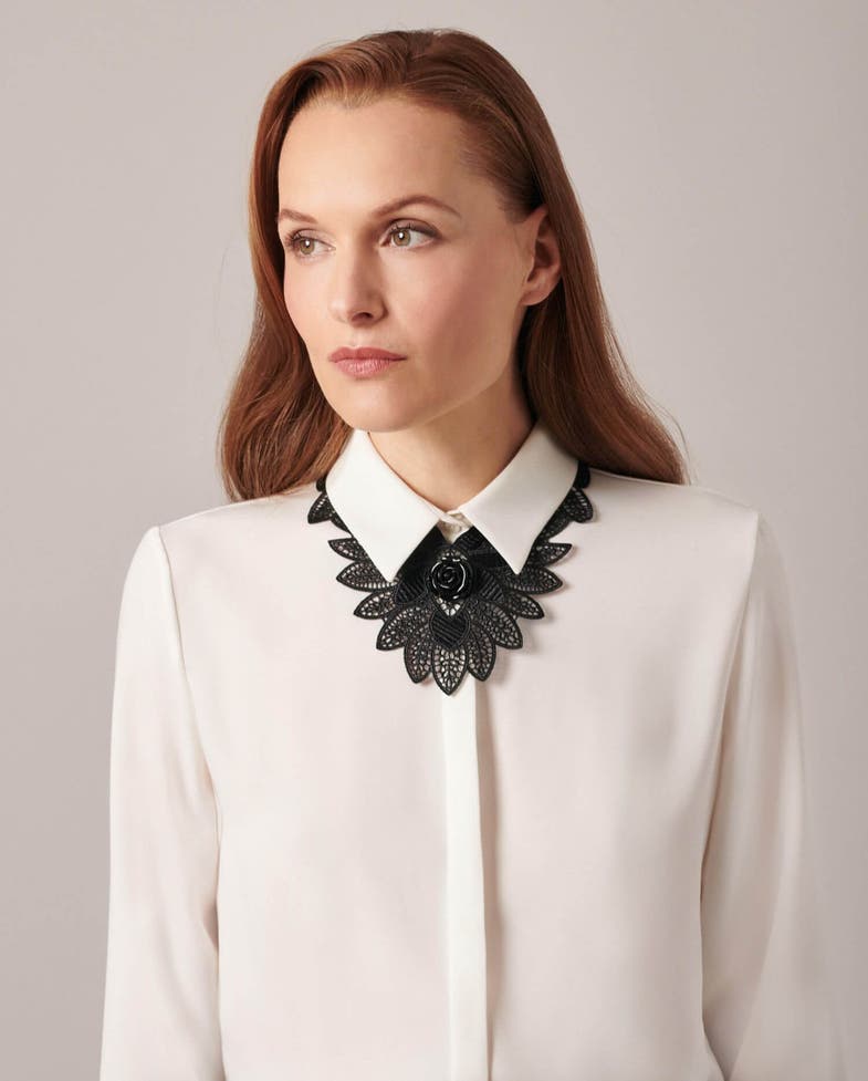 Anne Fontaine  Collar Image #1