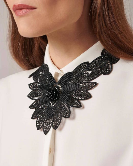 Anne Fontaine  Collar Image #1