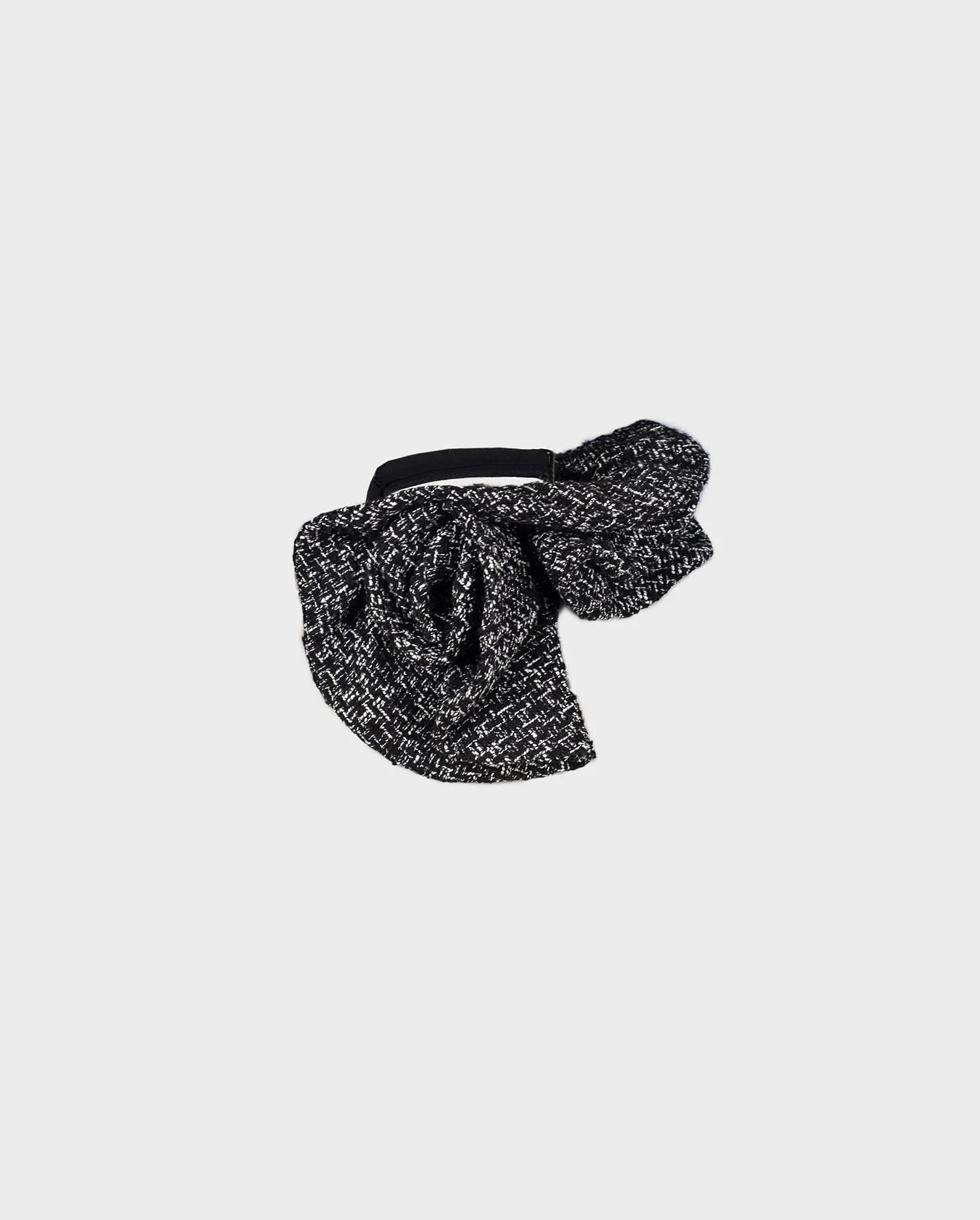 Dickens Collar