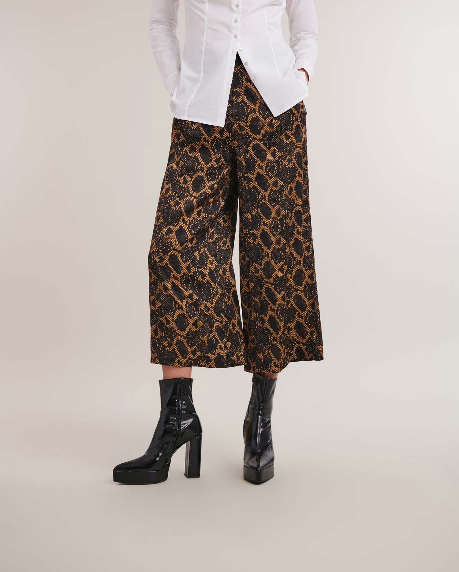 Hally Pant