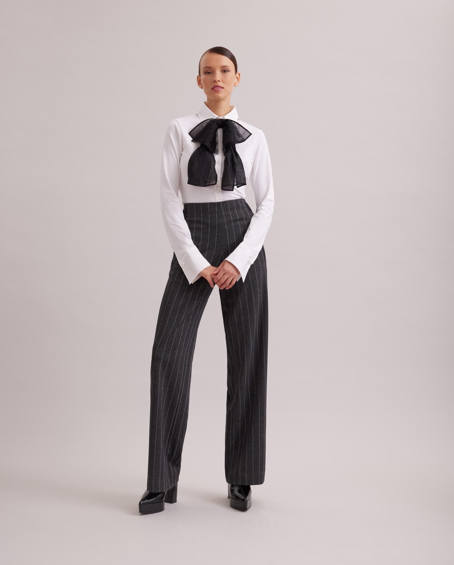 LINATRA Collar front view