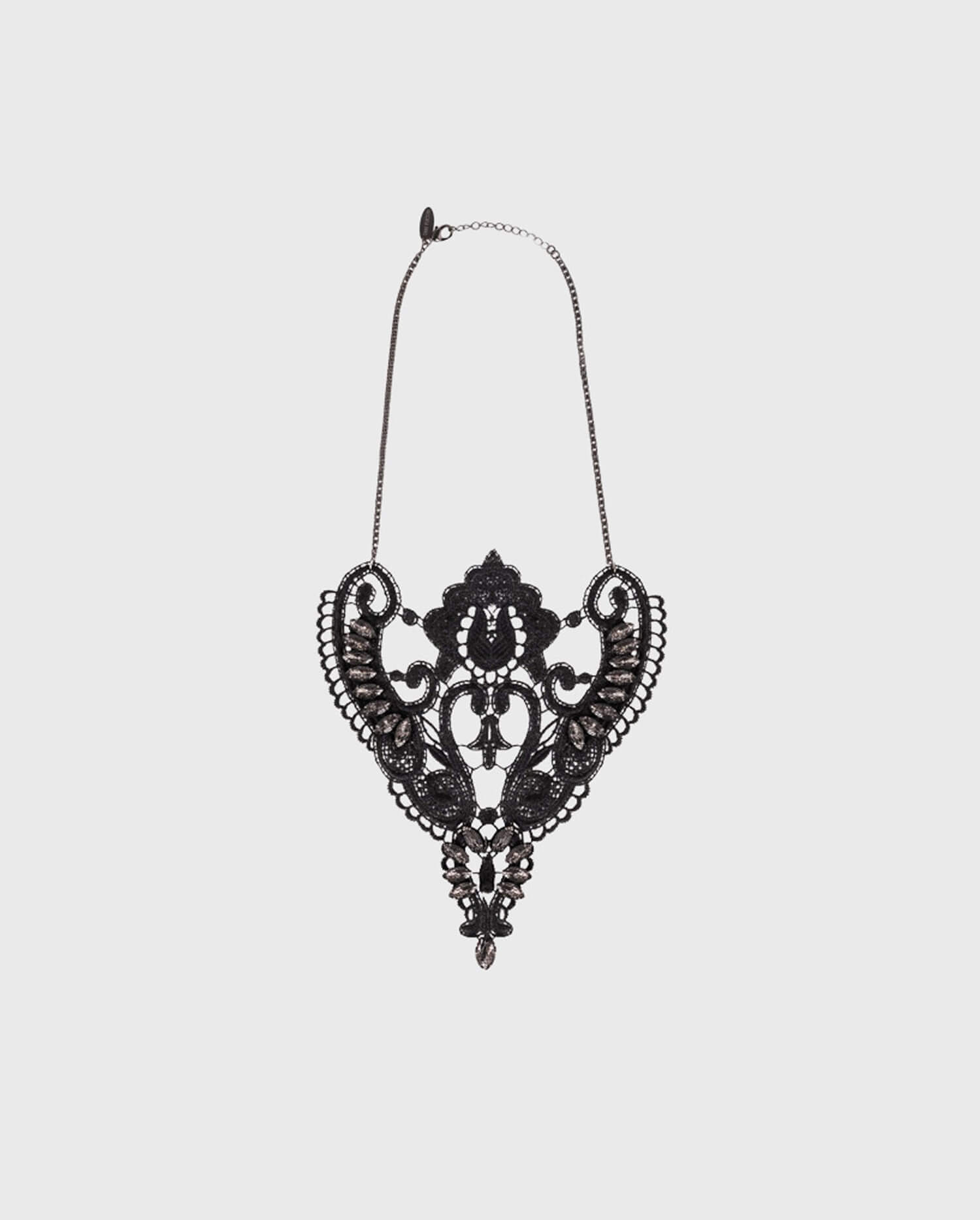 Anne Fontaine Collar Image #1