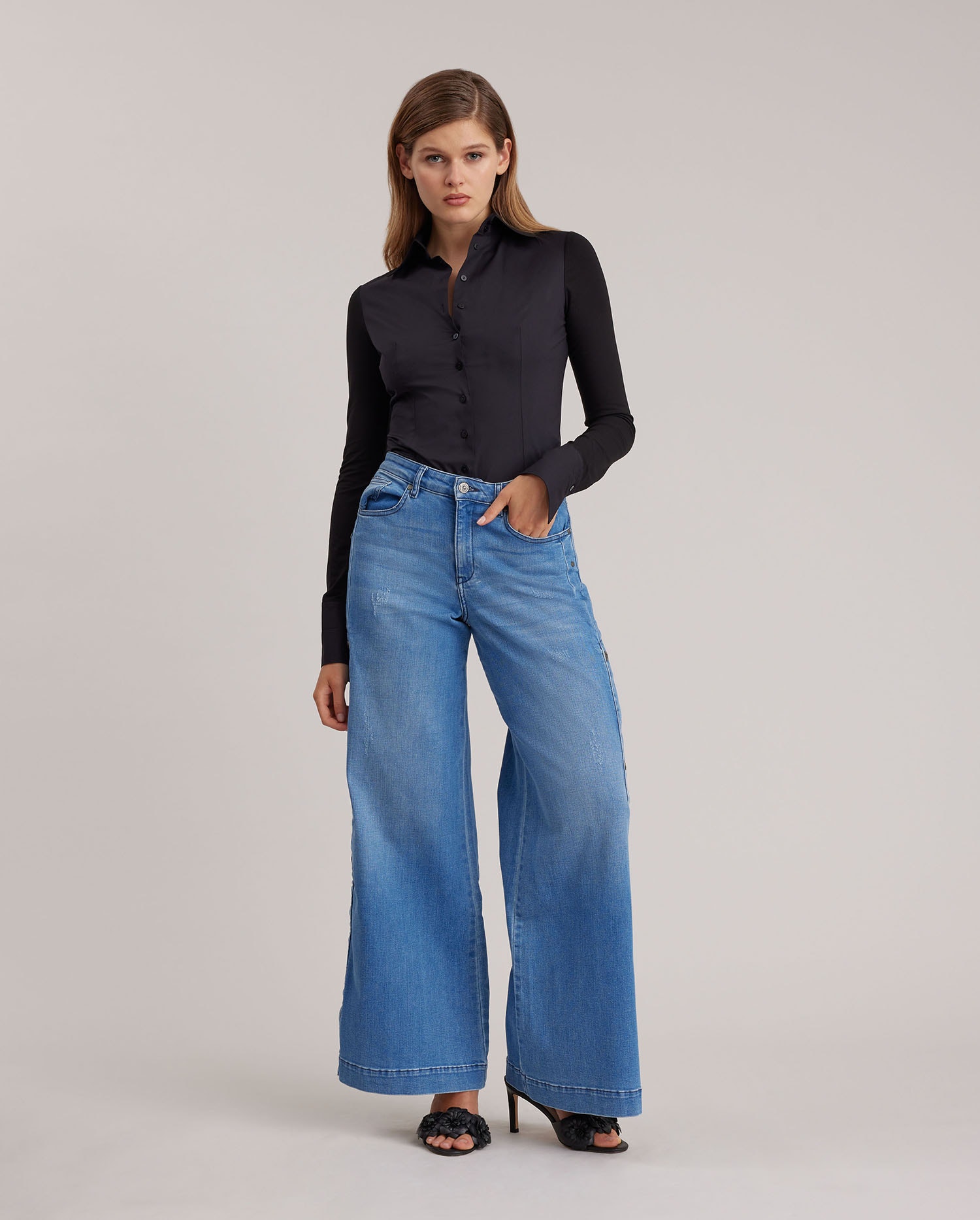 Discover The PRESLEY light washed jeans with snaps along the side from ANNE FONTAINE