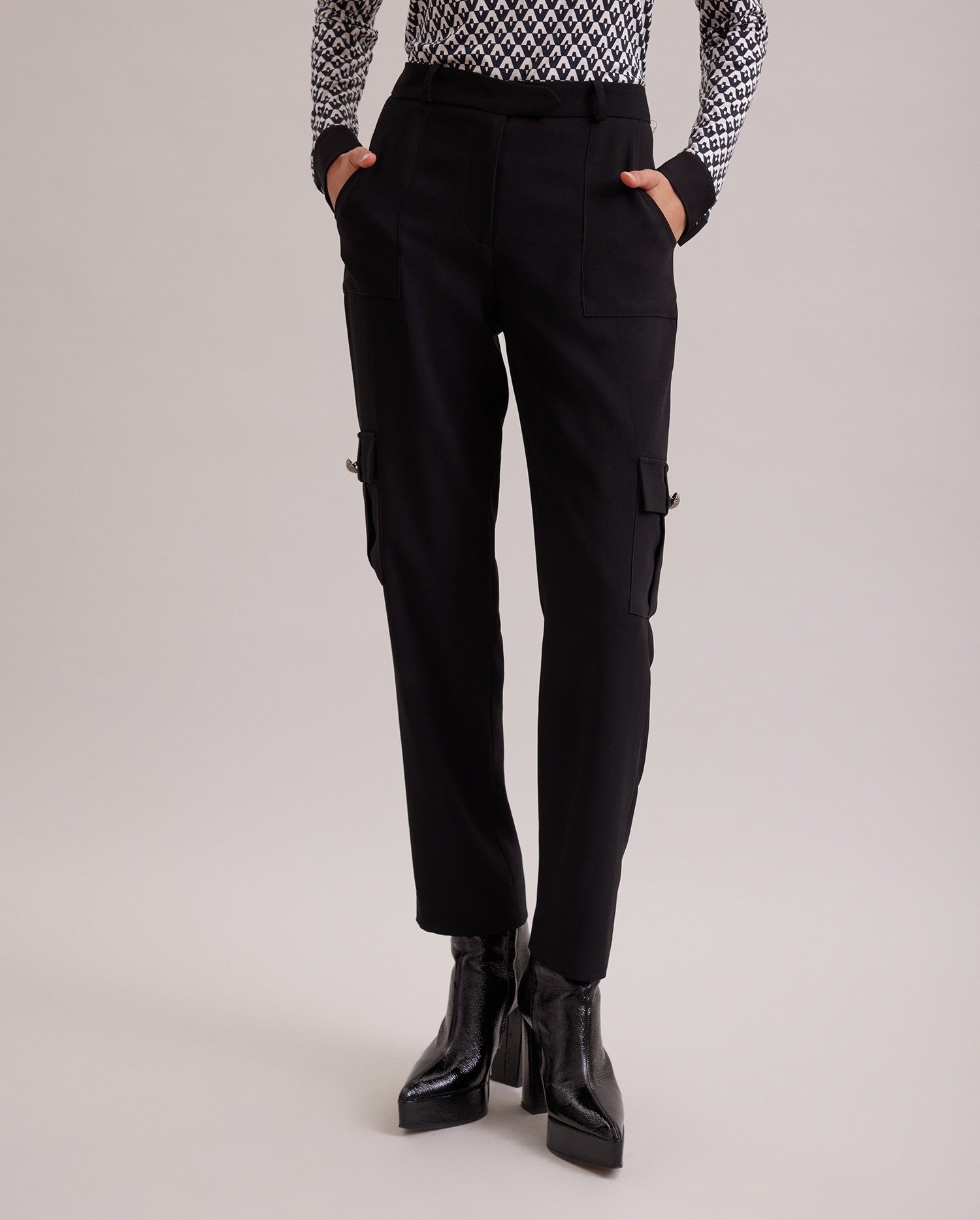 Disocver The BALLADE Black crepe pant with large side pockets from ANNE FONTAINE