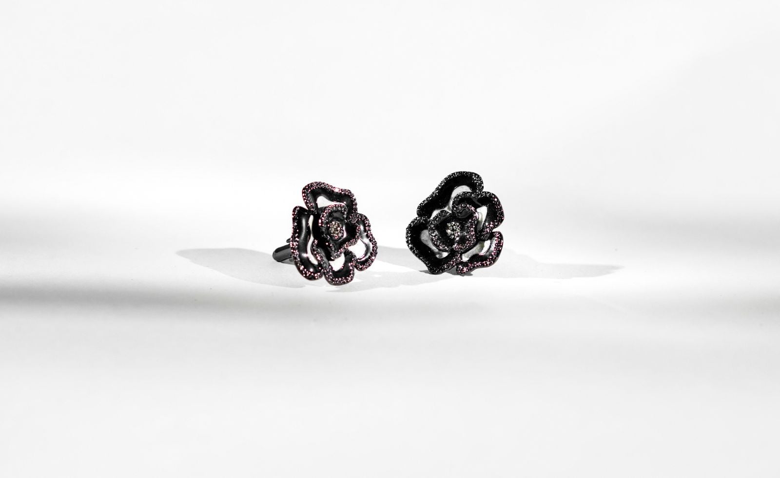 Discover the FINN Black and white enamel floral cufflinks with crystals from ANNE FONTAINE