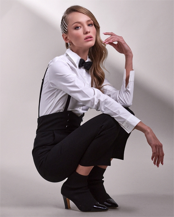 Discover The BLAKE Black suspender pant featuring cummerbund waist and button details from ANNE FONTAINE