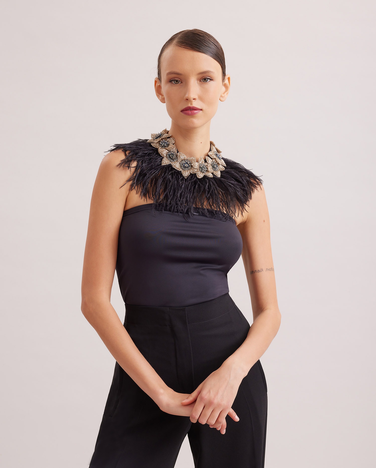 Discover the NOLITAN Floral collar with black ostrich feathers from ANNE FONTAINE