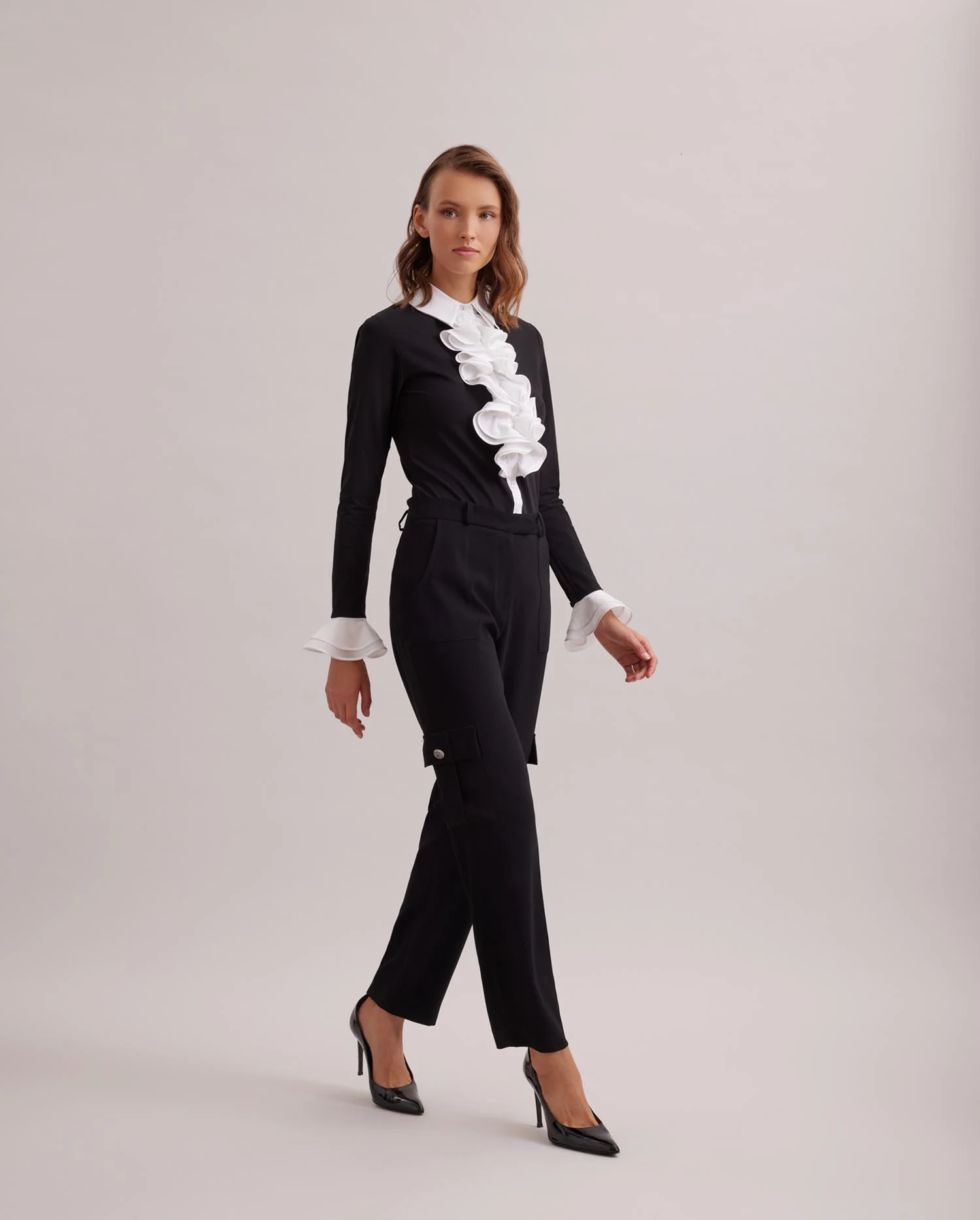 Discover The PATSY Black jersey shirt with white ruffle details from ANNE FONTAINE