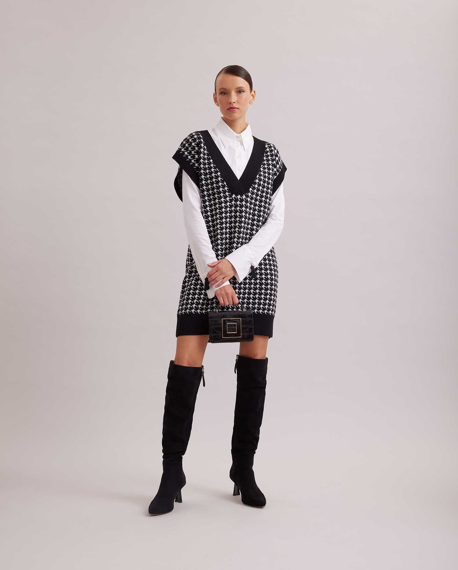 Discover the Knit v-neck tunic sweater in houndstooth print from ANNE FONTAINE