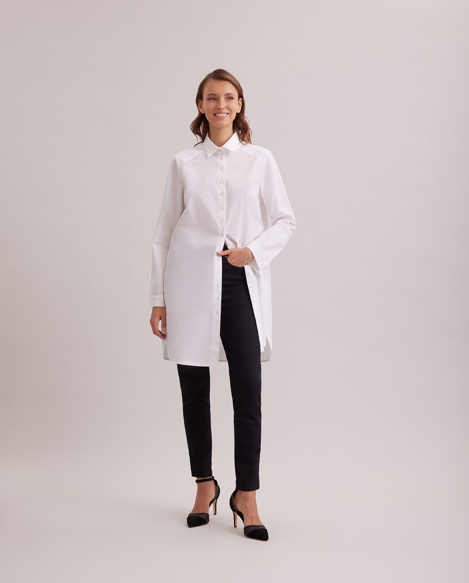 Discover the ZUAVE Poplin boyfriend style button down tunic shirt from ANNE FONTAINE