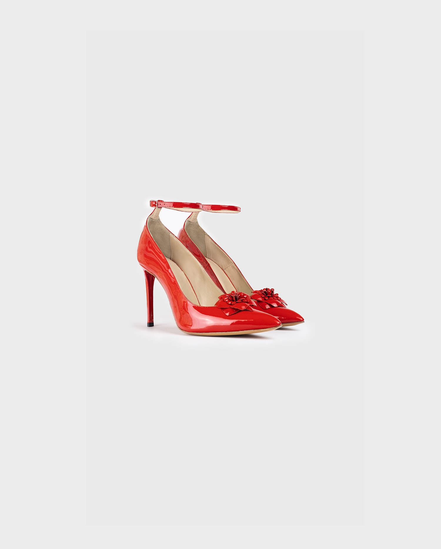 Discover the ARTY Red leather pumps with removable flowers from ANNE FONTAINE