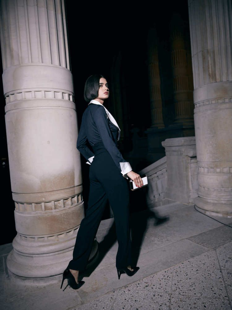 Discover the POLAR Black bodysuit with white oversized lapel and french cuffs from ANNE FONTAINE