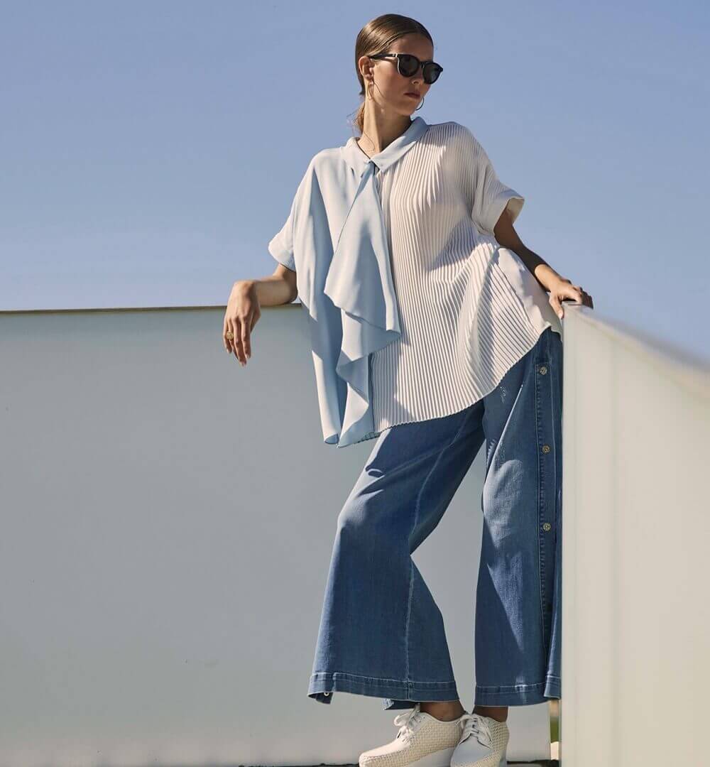 The VEONA blouse is the perfect addition to your Spring wardrobe.