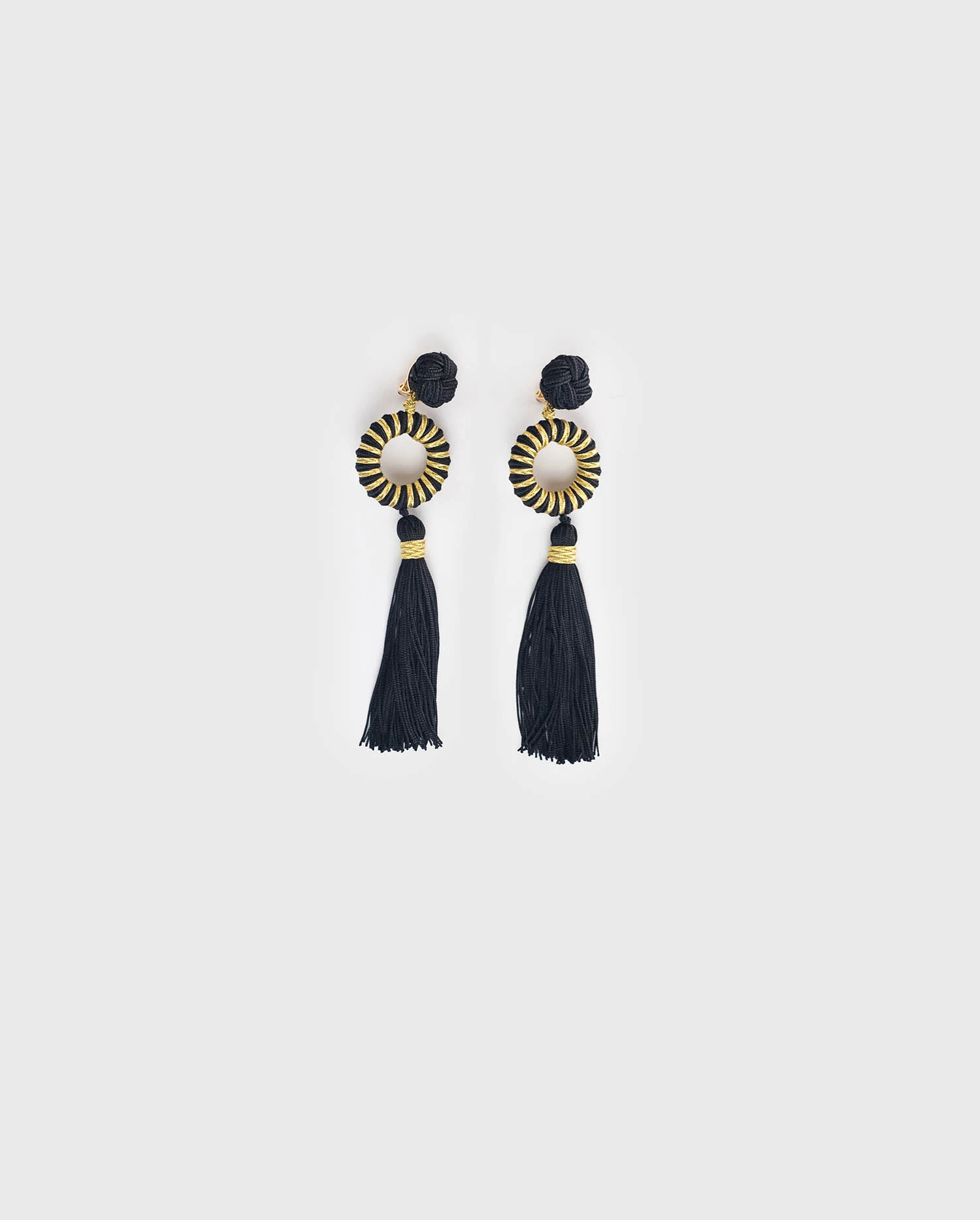 Découvrez les Boucles d'Oreilles Ornées Noir et Or ERNEST de ANNE FONTAINE