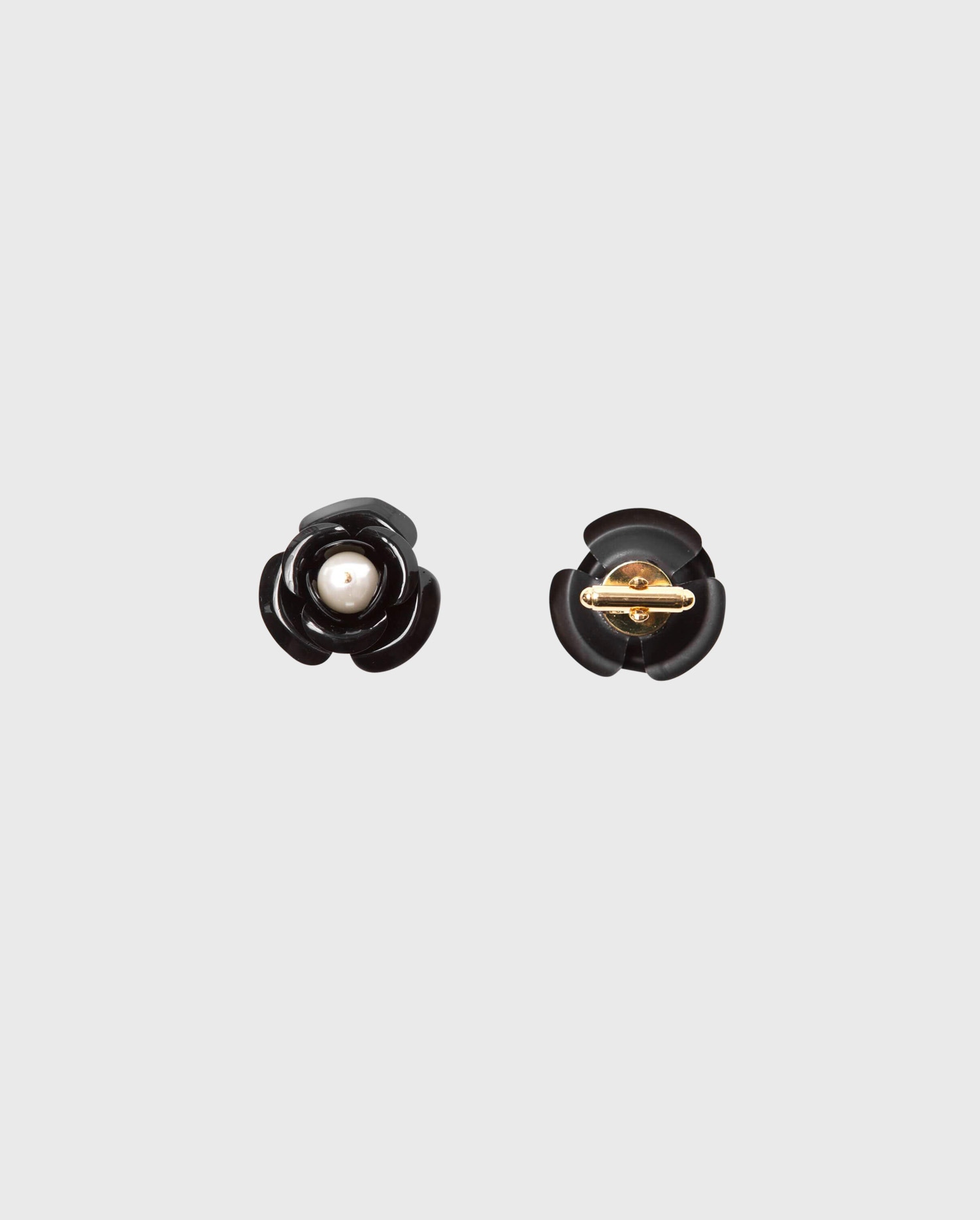 Disocver the ILON Floral and Pearl cufflinks with a light gold finish from ANNE FONTAINE