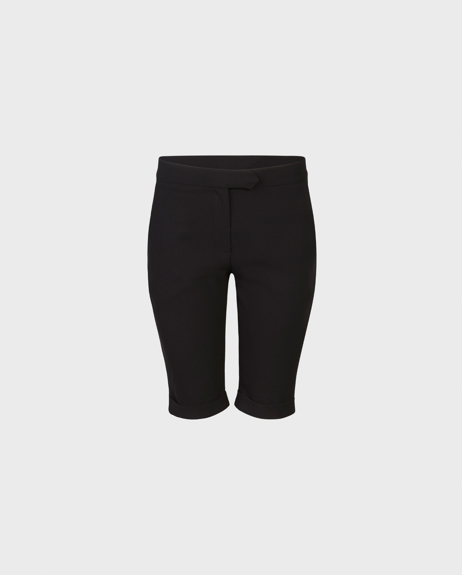 Discover the MOUNY Black bermuda crepe shorts with side pockets from ANNE FONTAINE