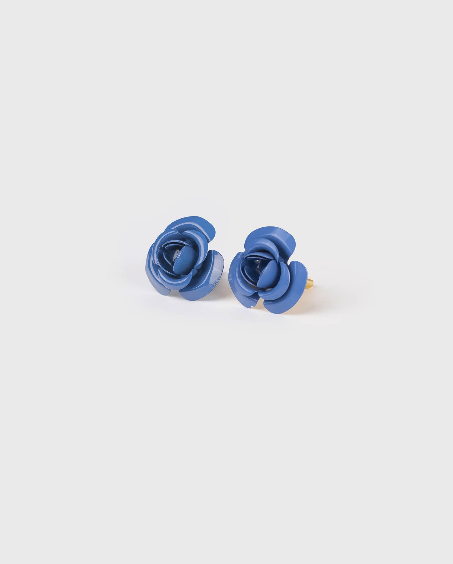 DIscover The NEISSY Classic flower cufflink in dark navy from ANNE FONTAINE