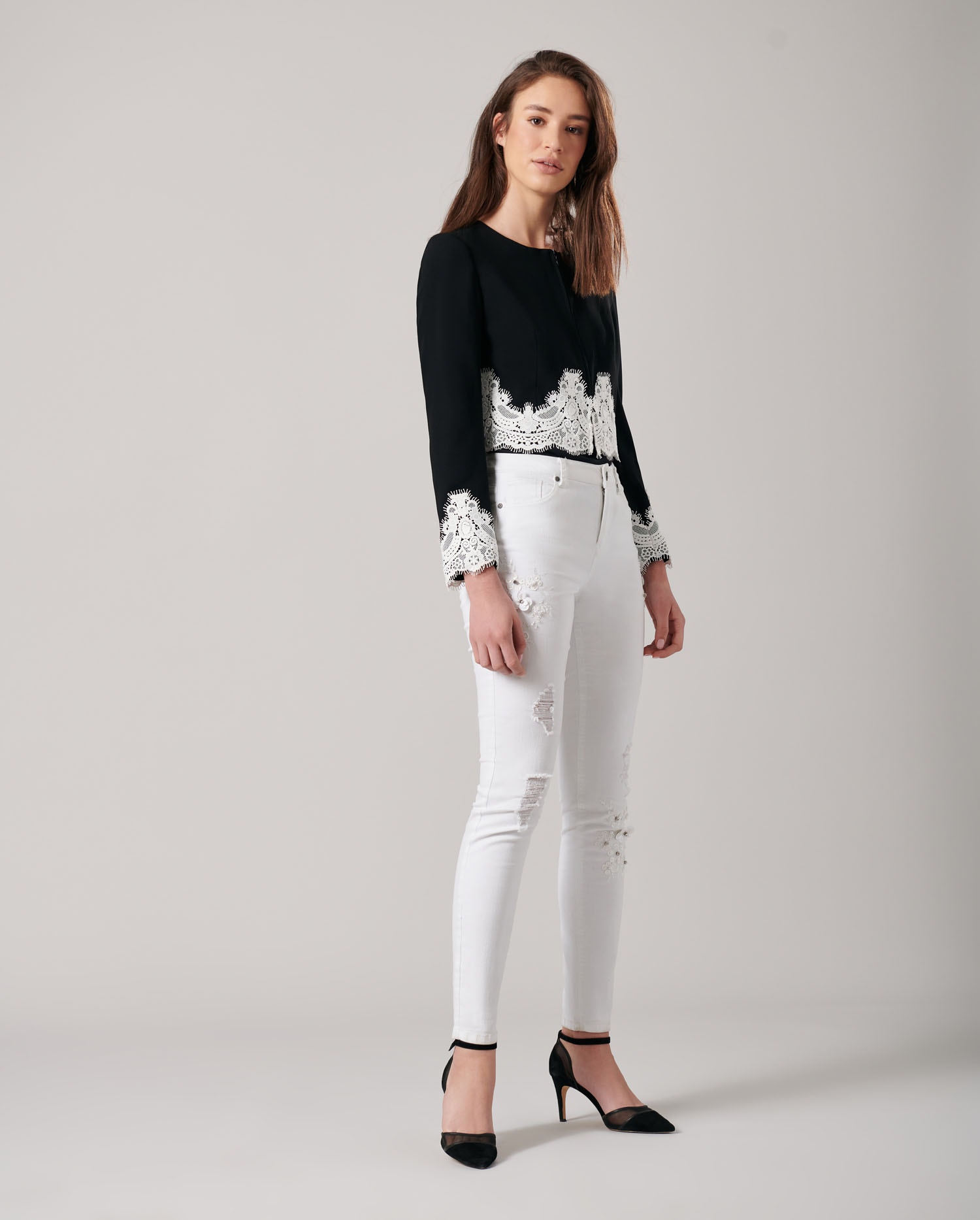 Discover The VALA White stretch denim jeans with embroidered and jeweled flowers from ANNE FONTAINE
