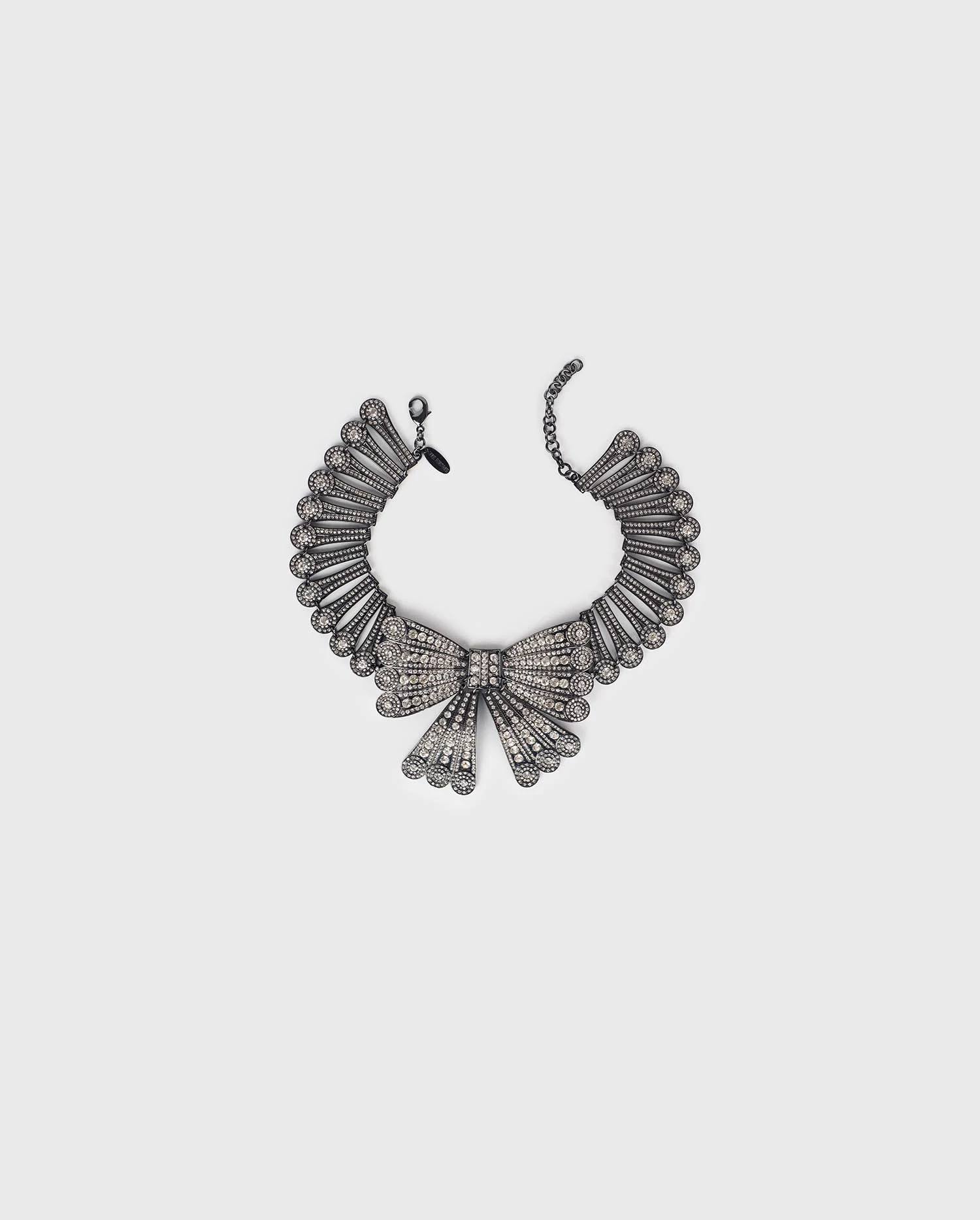 Discover the VERLAINE collar from designer ANNE FONTAINE