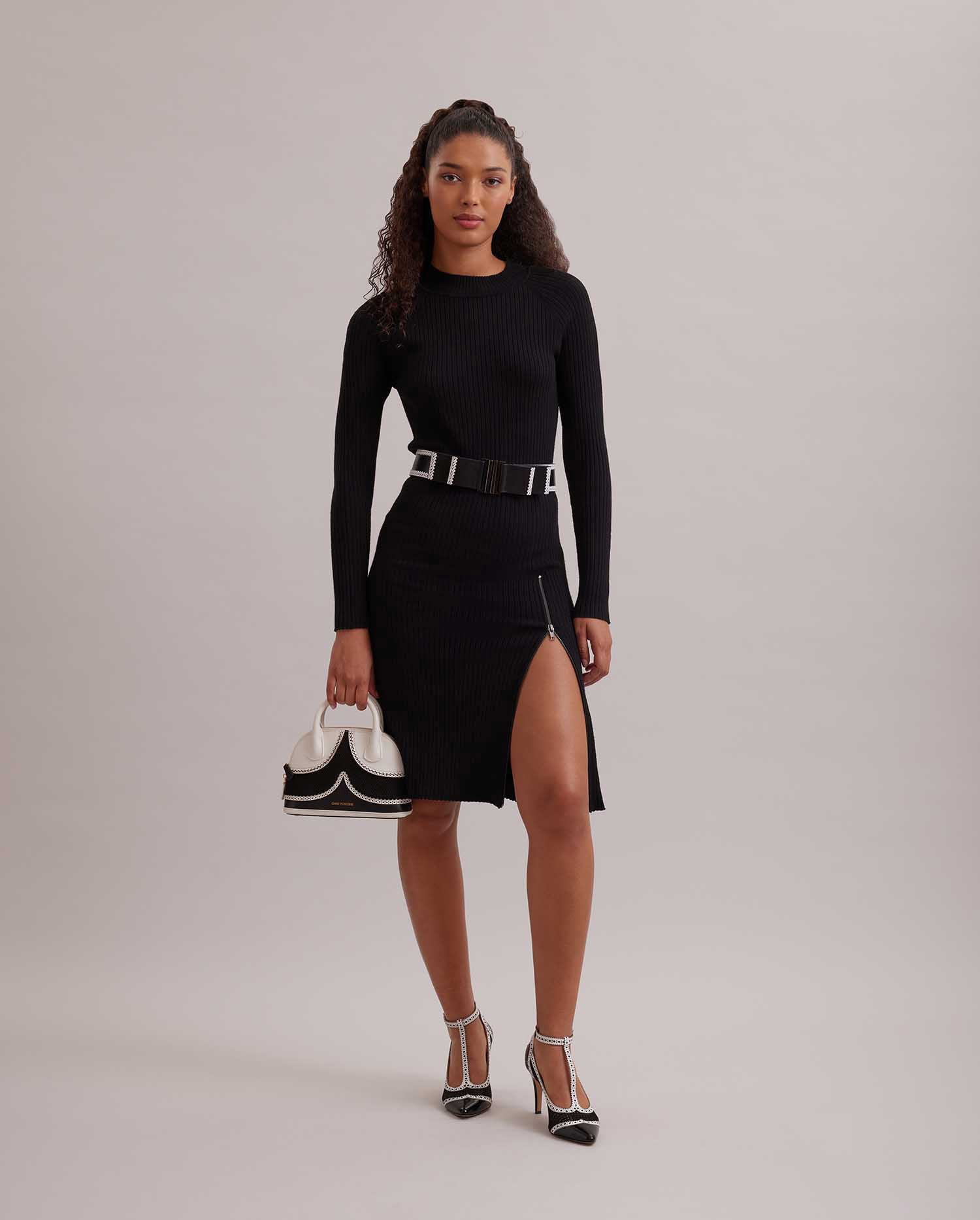 Discover the ecusson black dress from Maison Anne Fontaine 