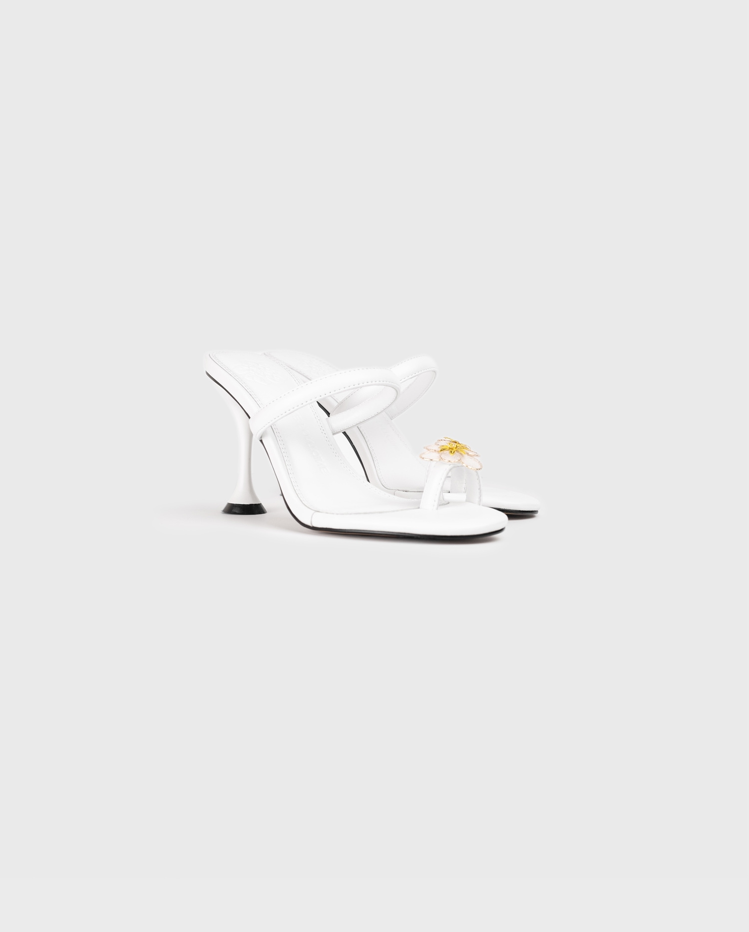 White Heel Sandal With Floral Toe Ring
