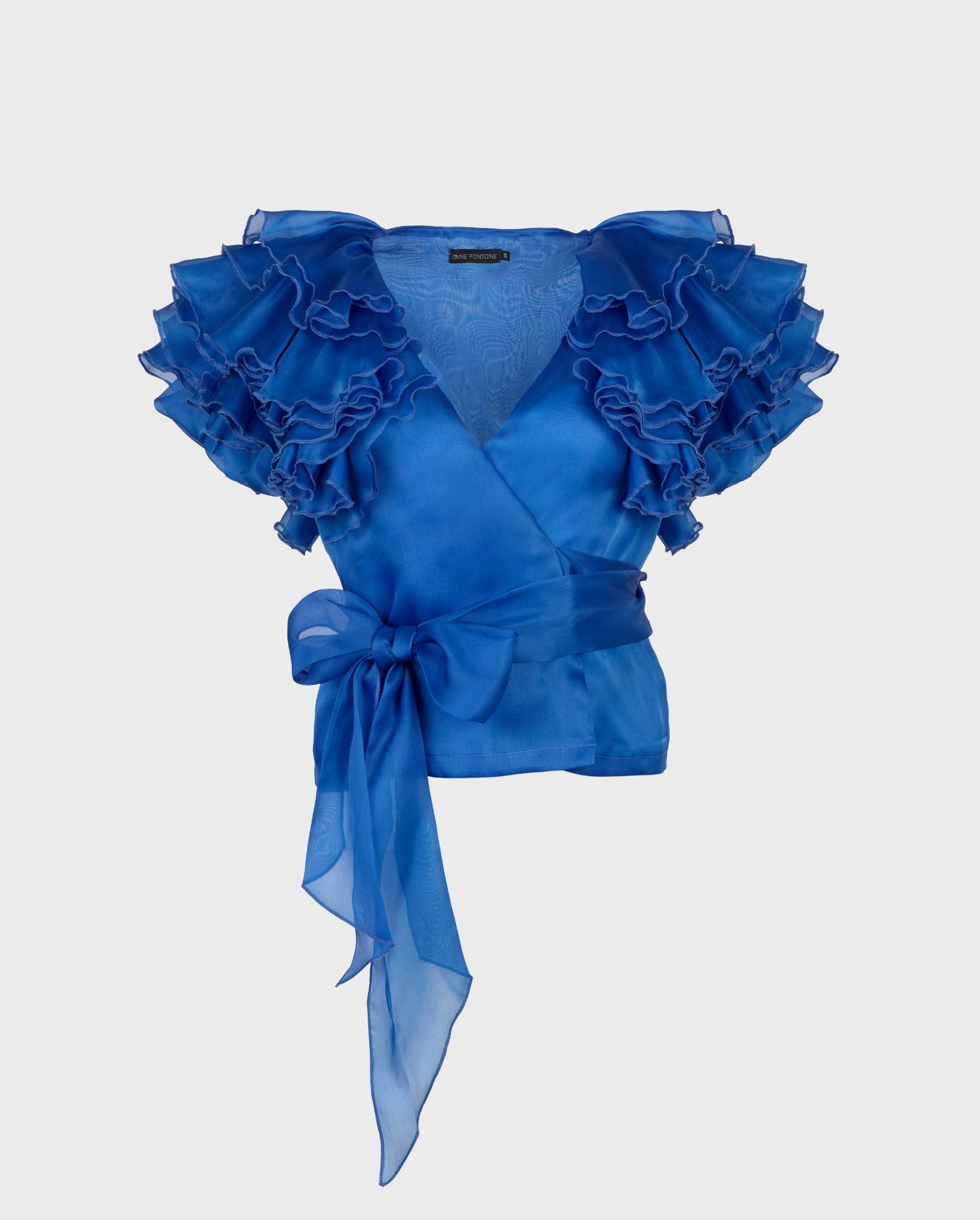 Découvrez la blouse cache-coeur en organza de soie bleu LUZ avec manches à volants superposés
