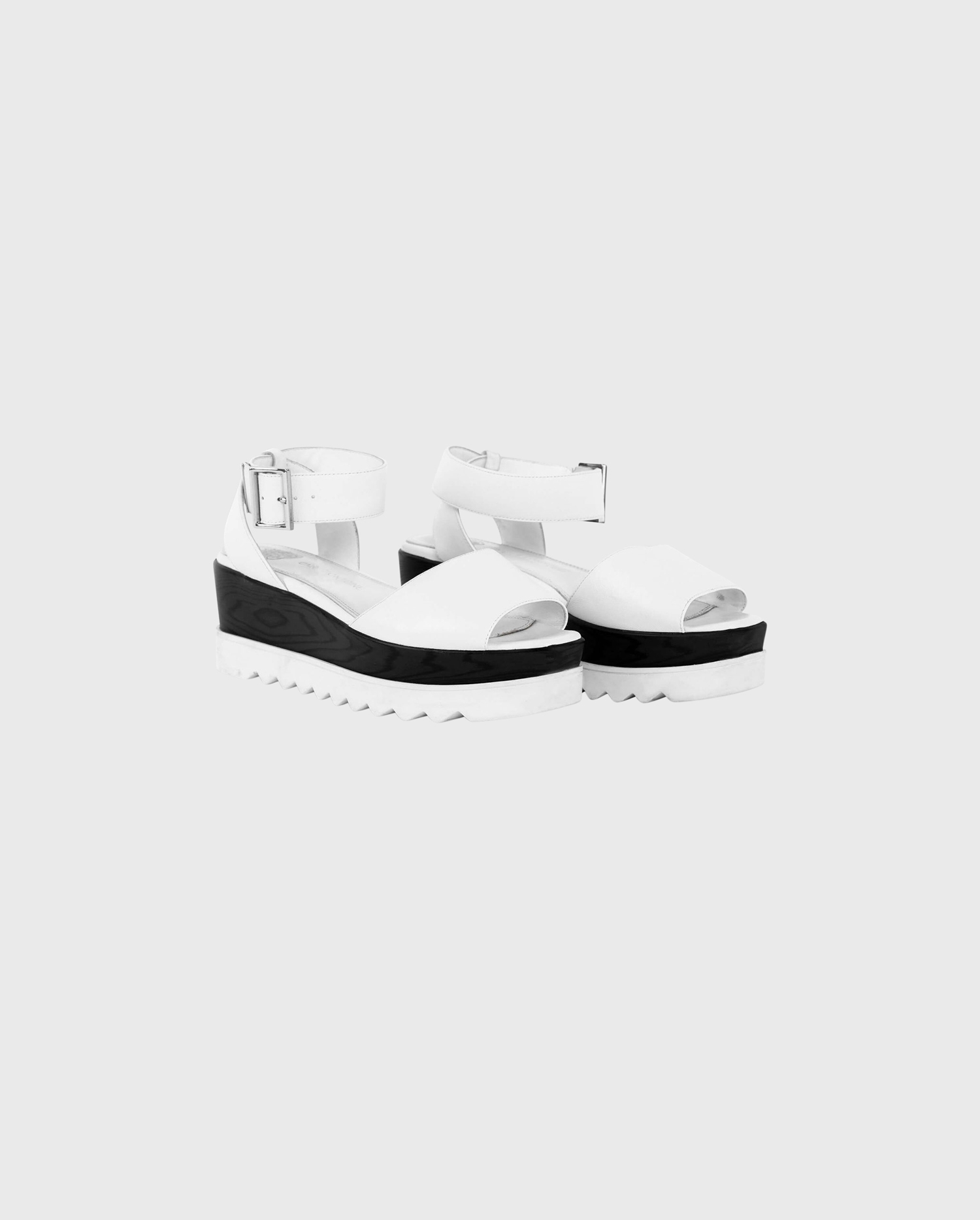 Discover the UNA White leather flat sandals with 3D flowers from ANNE FONTAINE