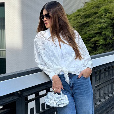  The signature white shirt from designer Anne Fontaine embodies a perfect blend of contemporary refinement and timeless sophistication.