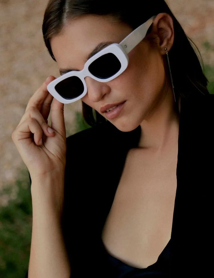 Discover the GISELLE White Retro Sunglasses from ANNE FONTAINE