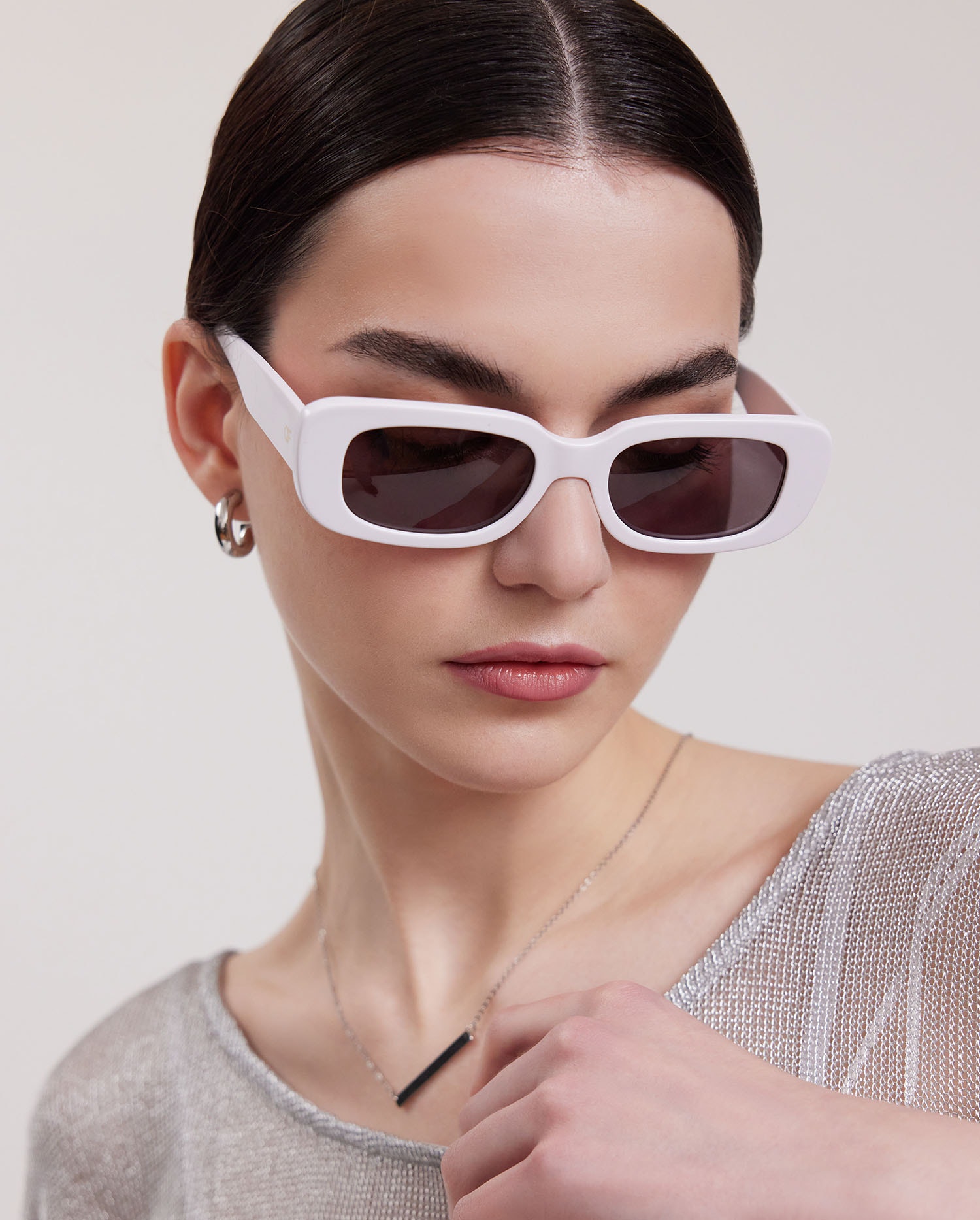 Discover the GISELLE White Retro Sunglasses from ANNE FONTAINE