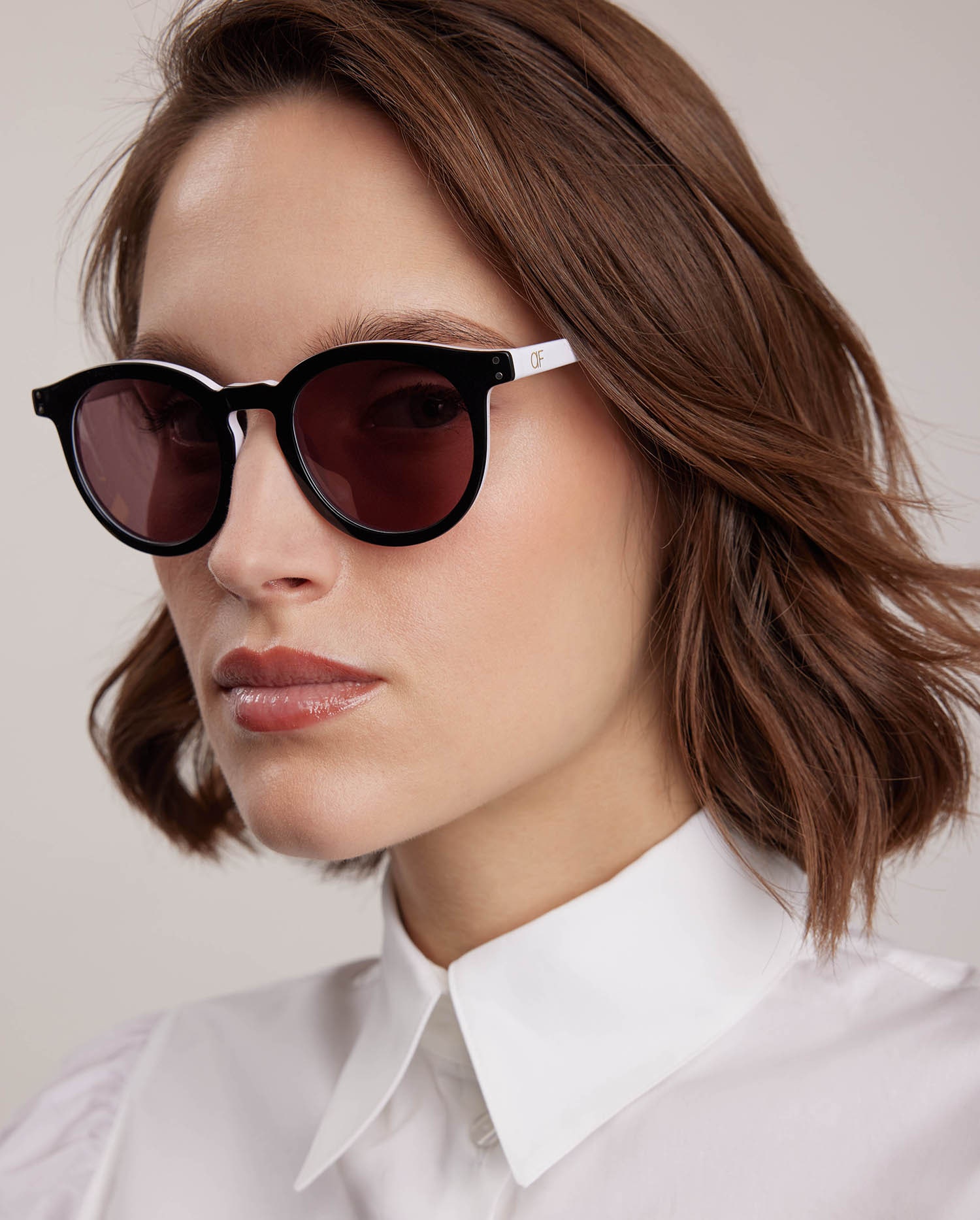 Discover the VOOD Wood-style signature monochrome sunglasses with AF logo from ANNE FONTAINE