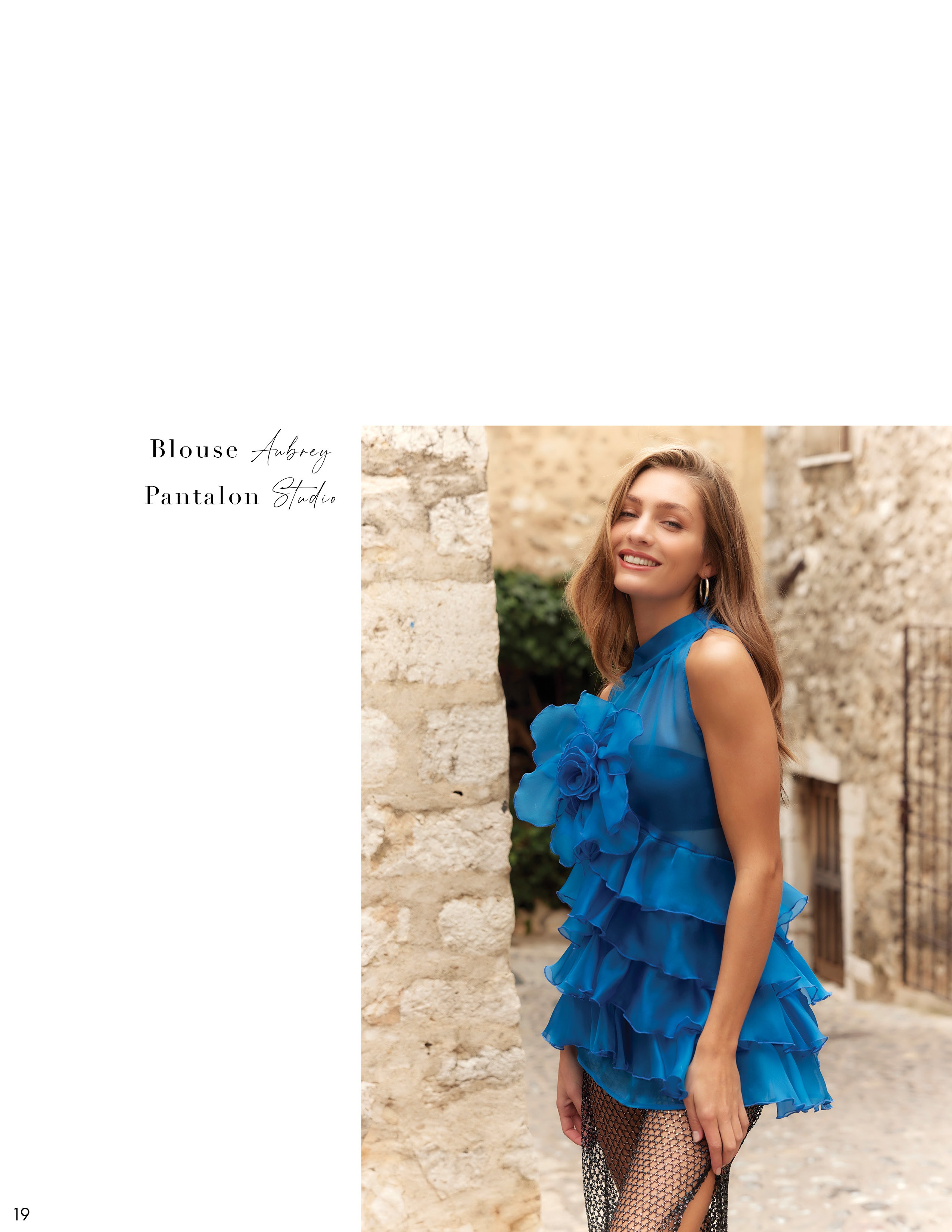 The new Anne Fontaine Spring-Summer 2023 collection is a celebration of artistry and craftsmanship. Strength and beauty, are rendered through opulent prints, colors, and styles that transport you toward a vision of the future light.