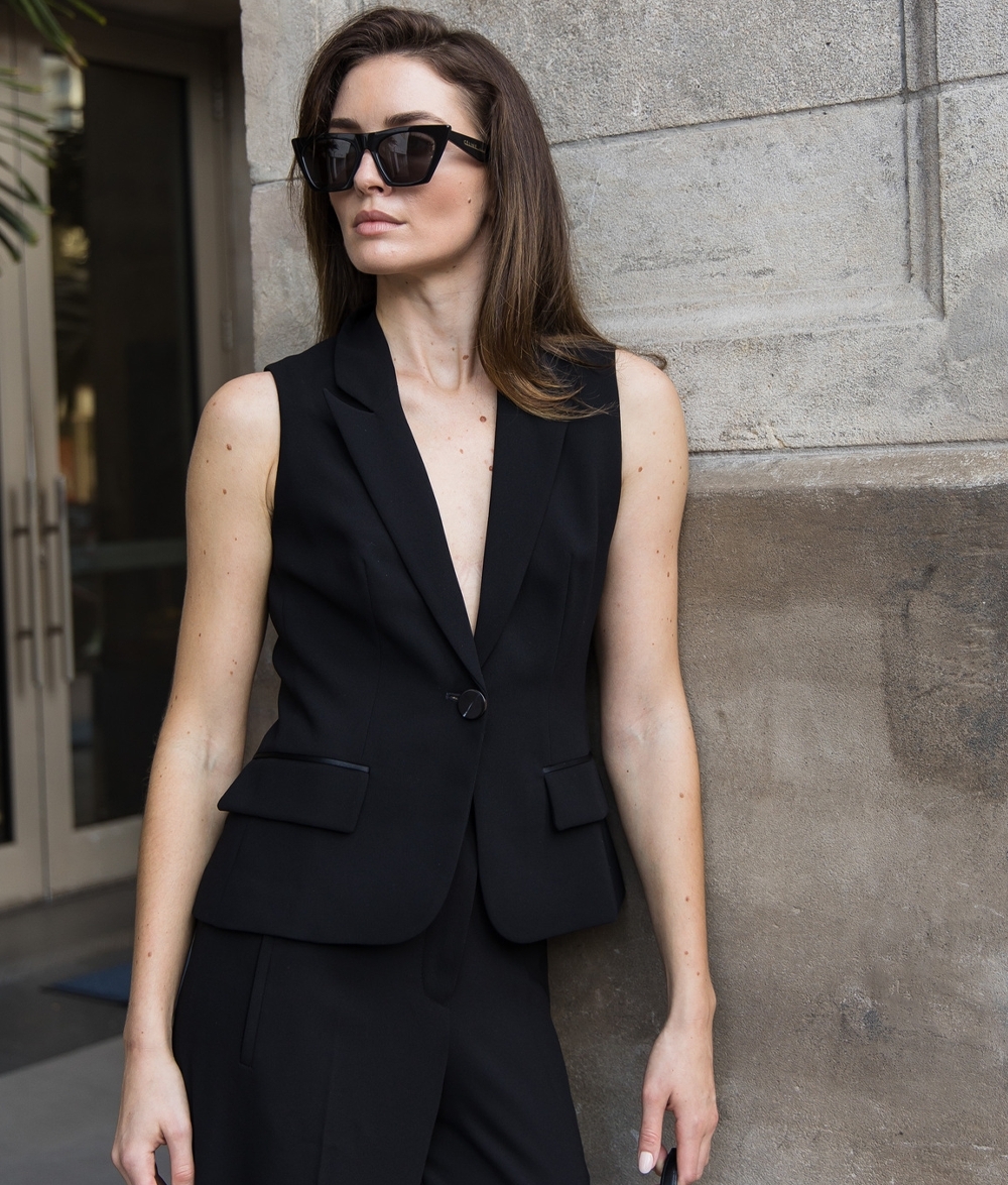 Explore looks of effortless chic with model and influencer Anastasia Saf.