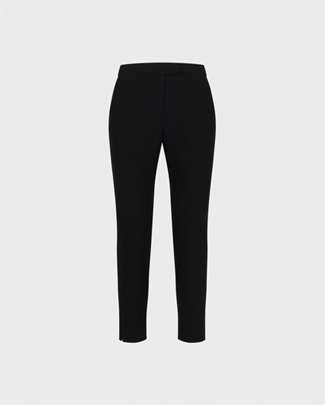 The black ankle length FALASCA pant invites a dynamic look into your wardrobe.