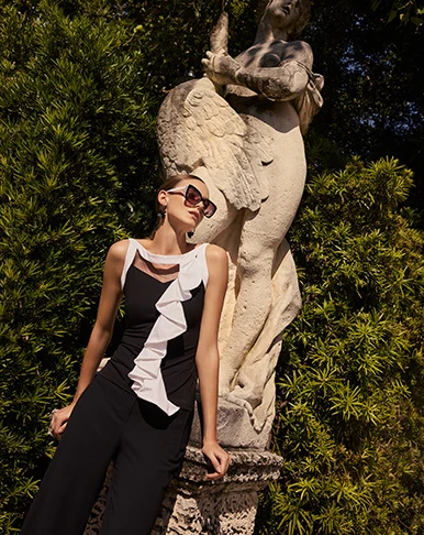 Discover the essence of elegance with our exquisite collection of tops from designer ANNE FONTAINE.