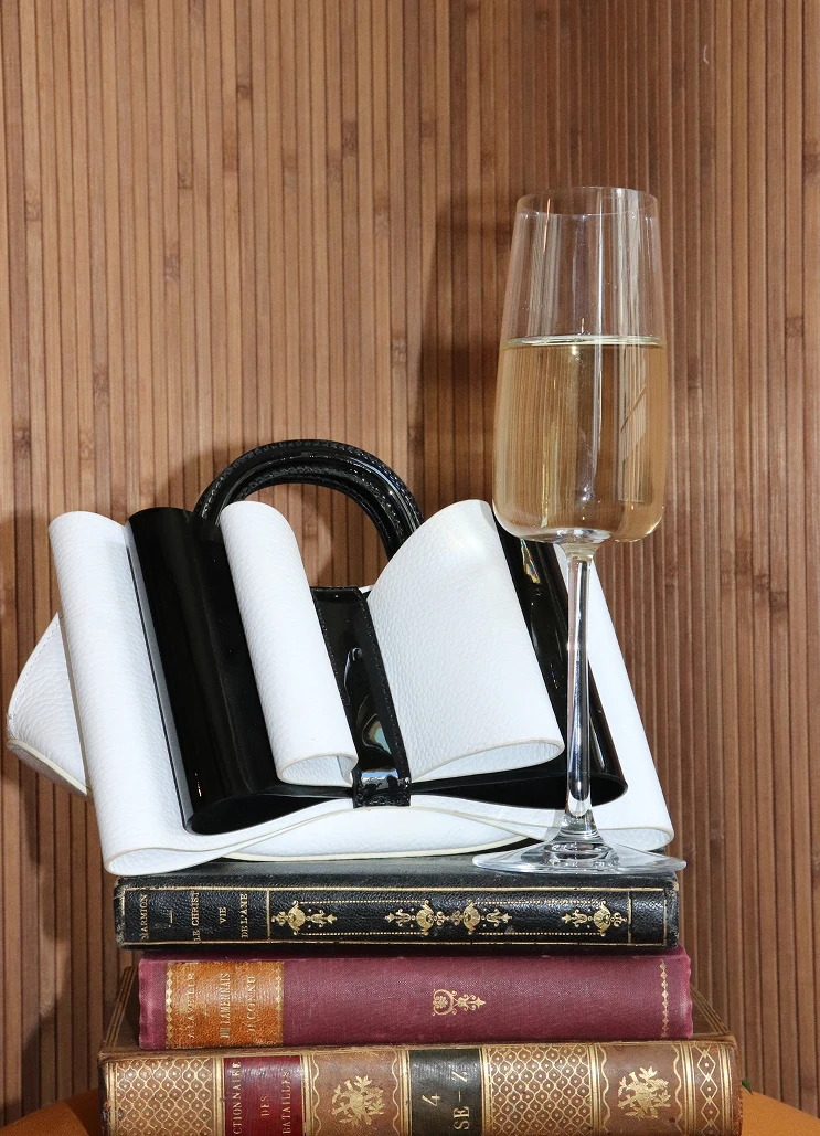 Discover the ANNE FONTAINE's Handbags