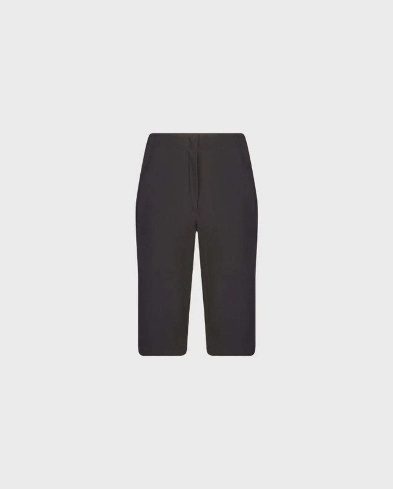 Discover the ARGAN Black Crepe Knee Length Bermuda Shorts by designer ANNE FONTAINE