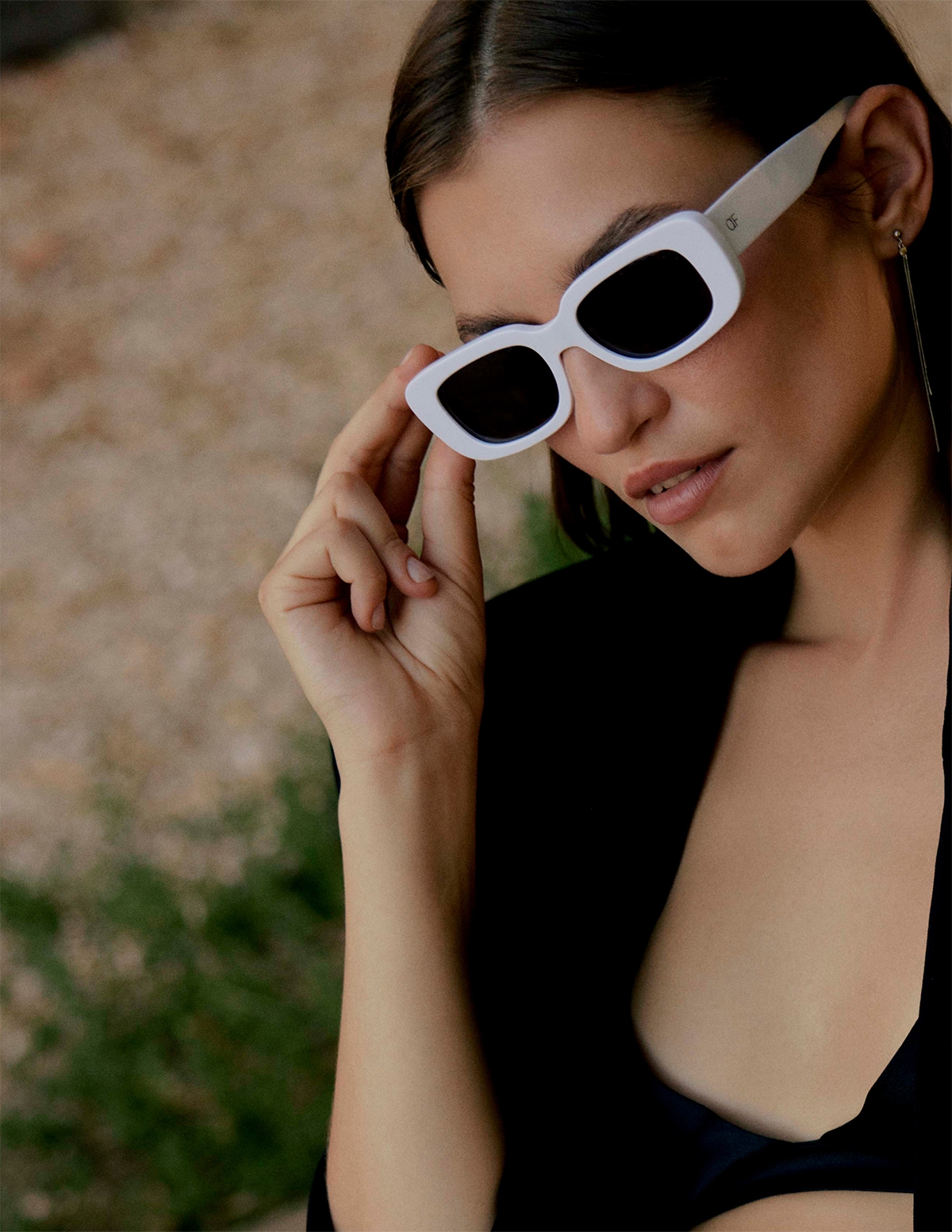 Discover the GISELLE White Retro Sunglasses from ANNE FONTAINE