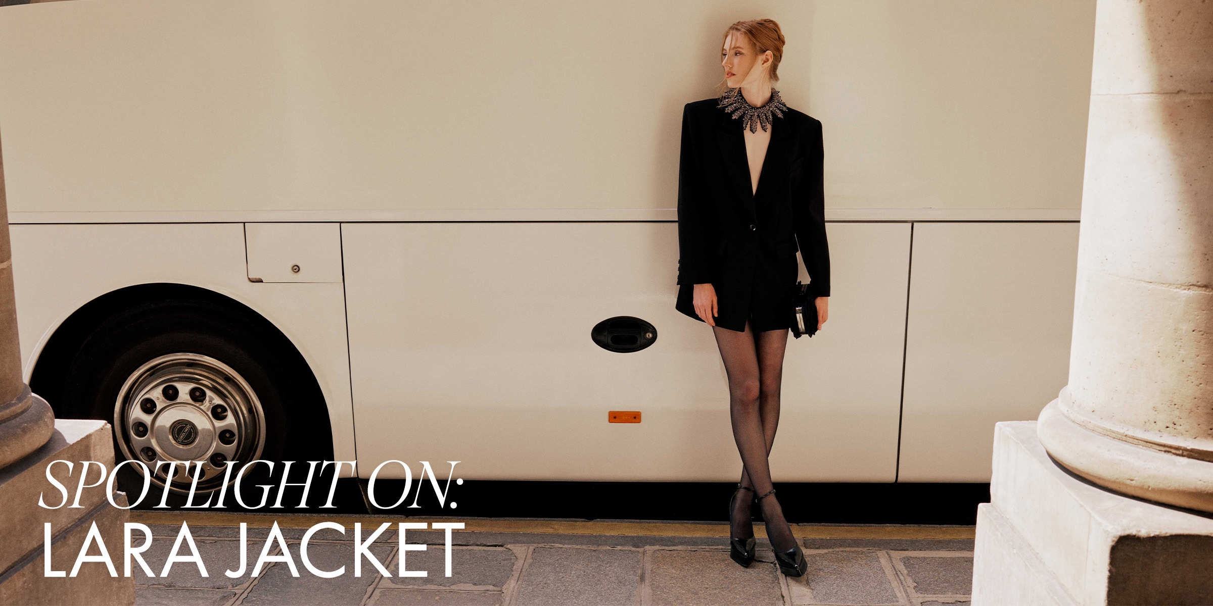 Introducing the stunning Lara Jacket from Anne Fontaine's latest collection—a true epitome of the dynamic nature of modern silhouettes.