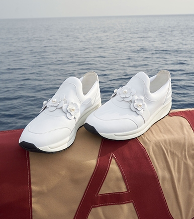 Discover Anne's Fontaine luxury selection of sneakers to see you through the season