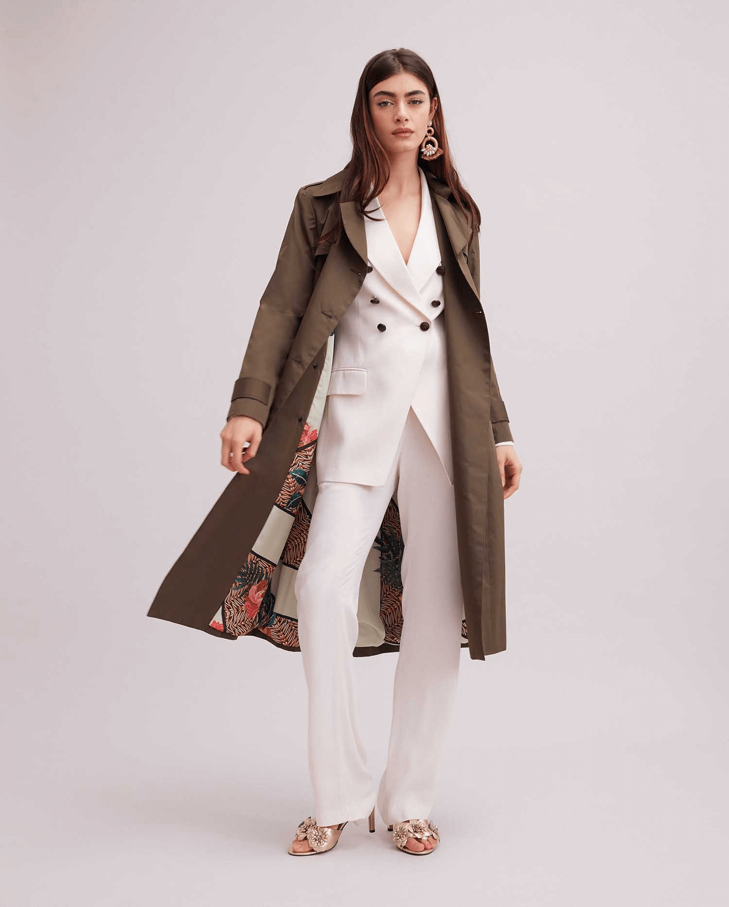 Discover the AMALTEA long green trench coat from ANNE FONTAINE