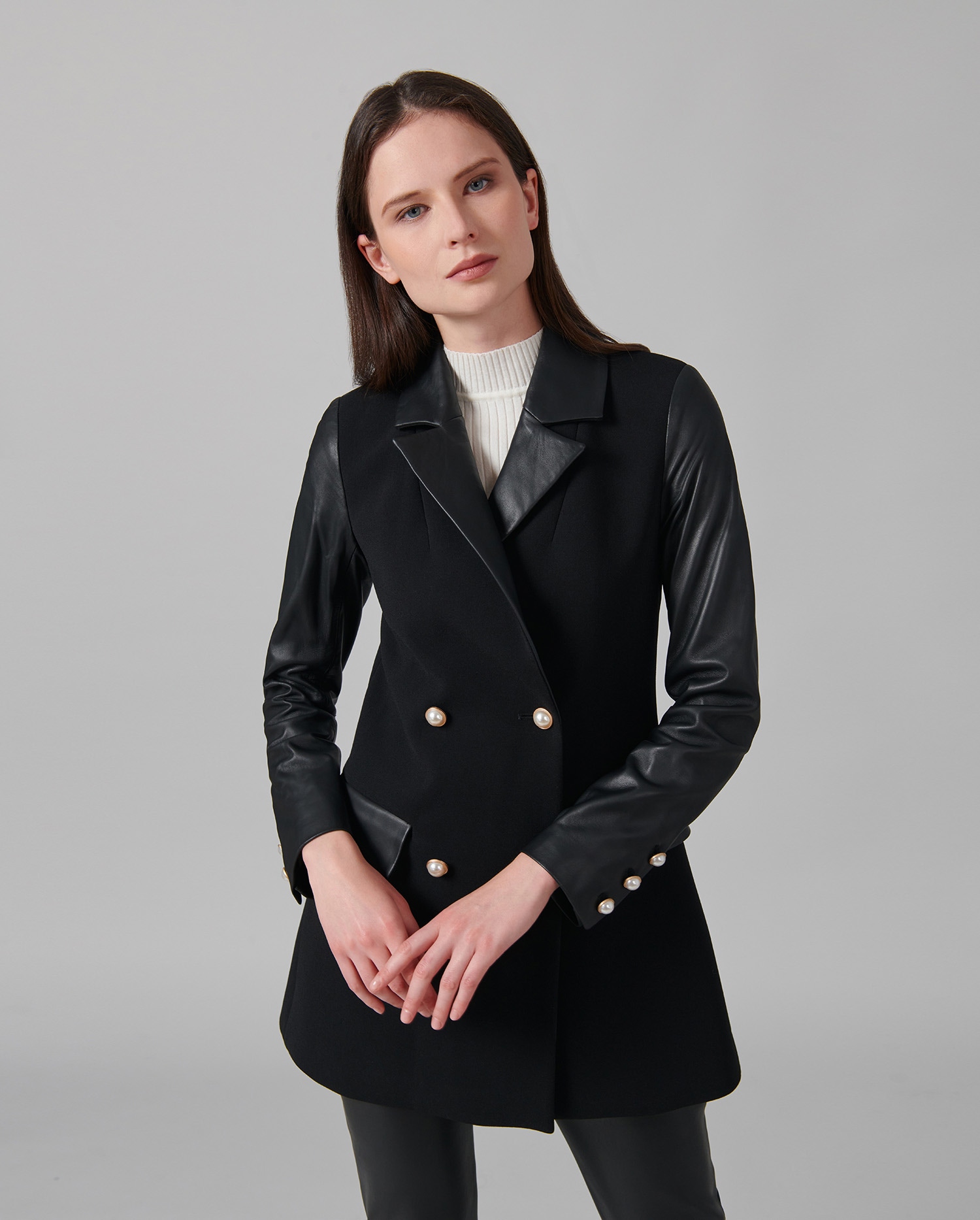 Discover the GAMME double breasted leather jacket from ANNE FONTAINE