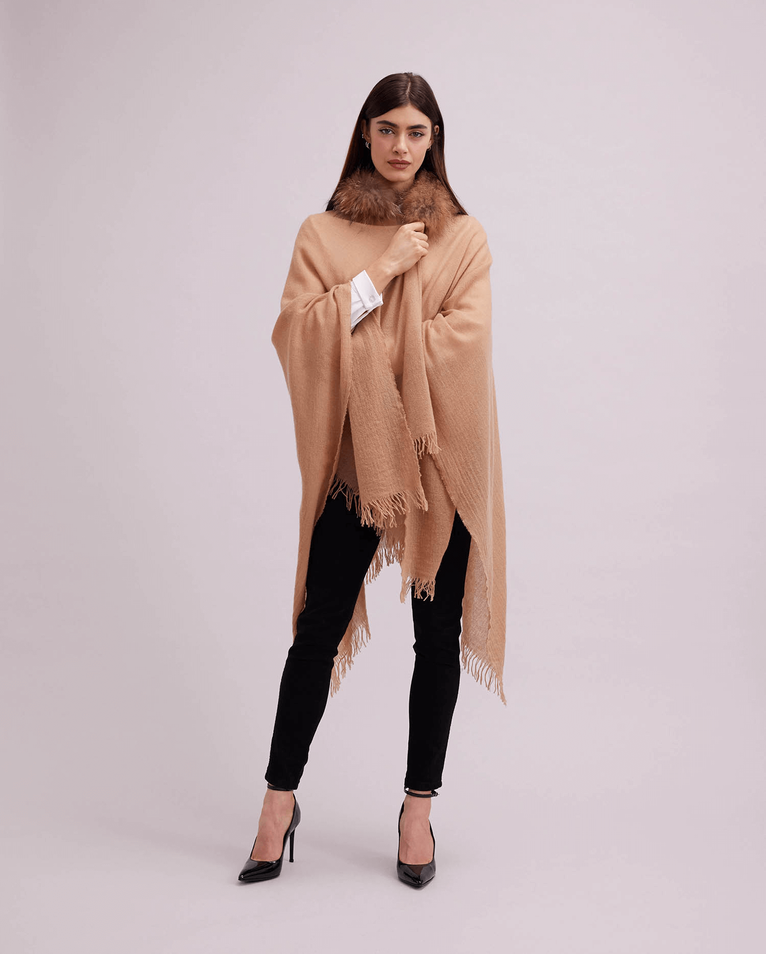 Discover the GUS poncho from ANNE FONTAINE for effortless elegance.