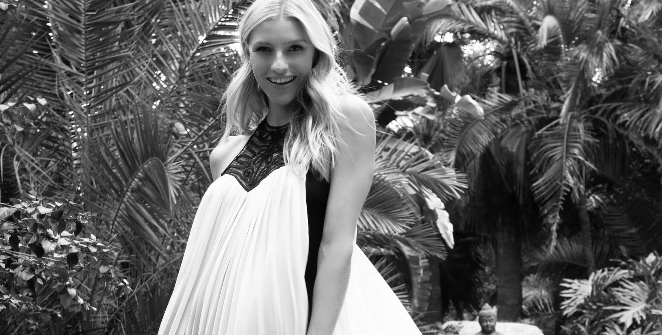 The VOLUPTA black and white maxi pleated dress will make sure you arrive in style