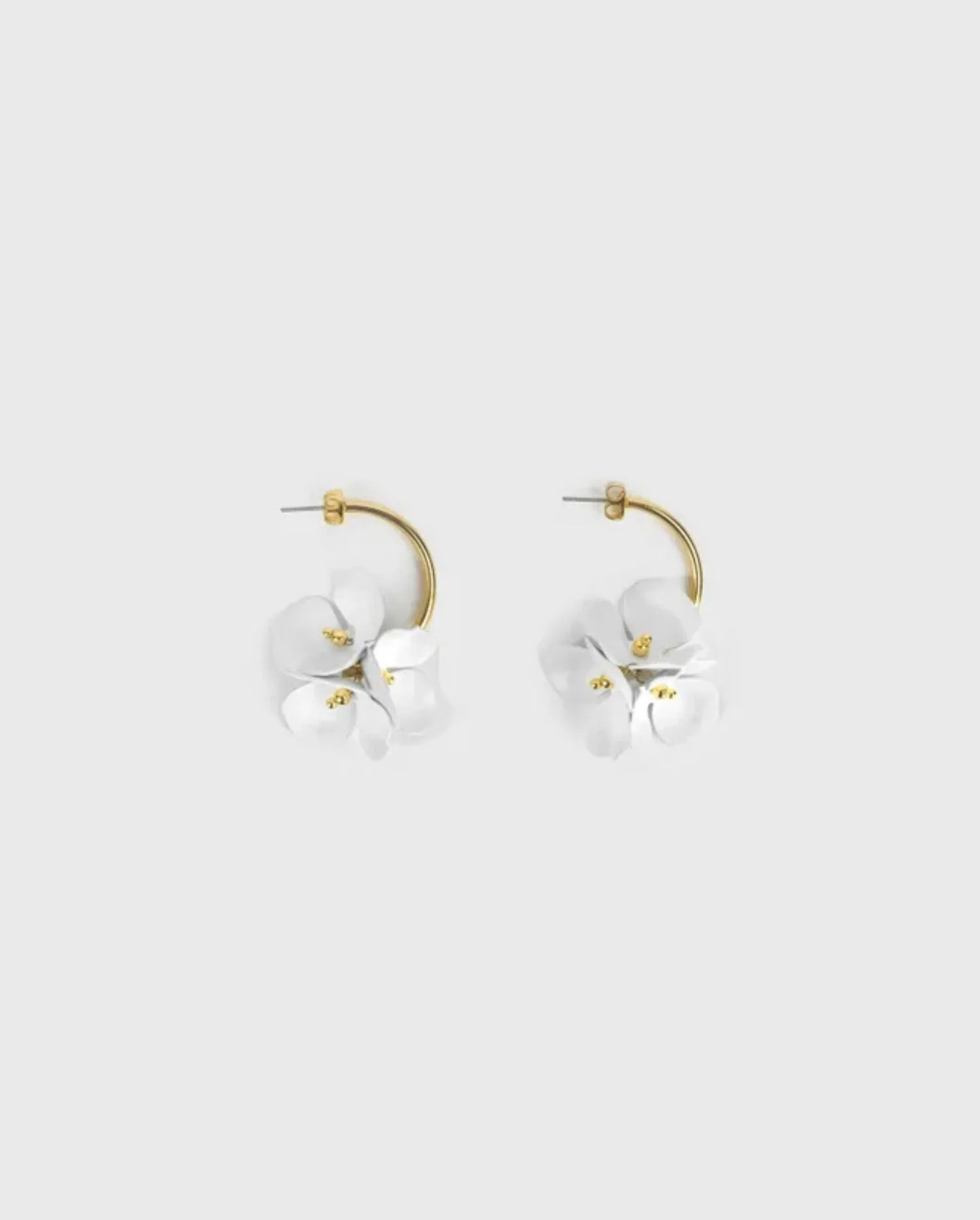 Discover the EGEA White and Gold Flower Earrings by designer ANNE FONTAINE
