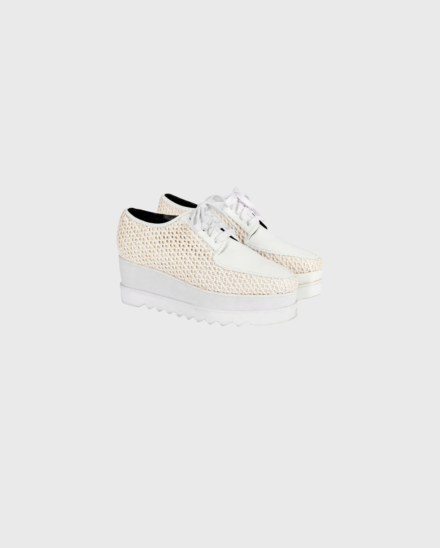 Add the GEORGIO-SUM sneakers to your wardrobe for a look of modern chic