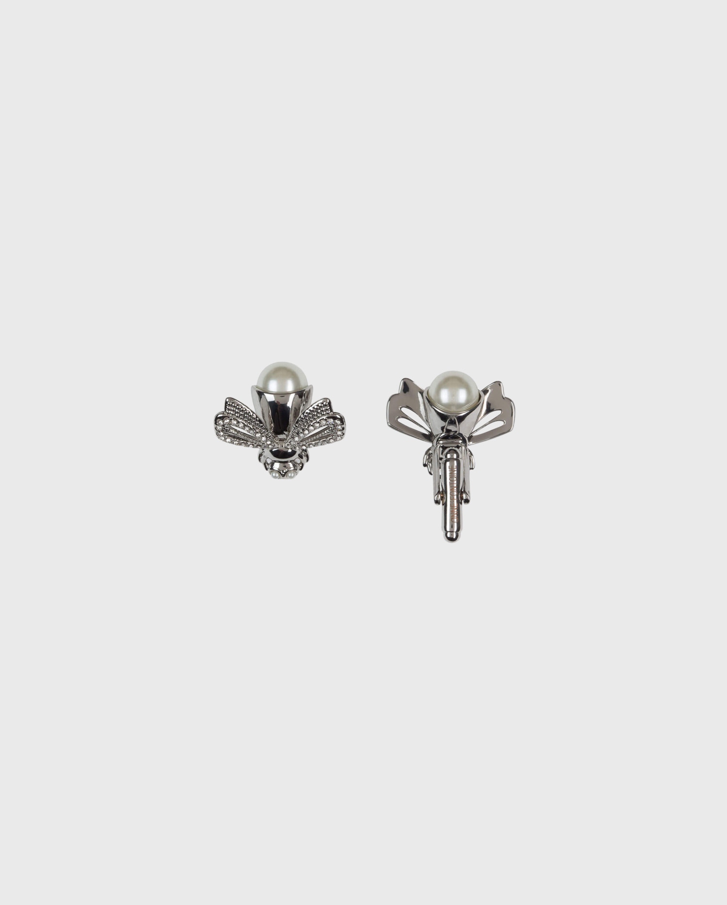 Explore the ILYANO Bee-shaped pearl & rhinestone cufflinks from designer ANNE FONTAINE